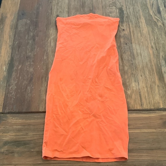Forever 21 Dresses & Skirts - Salmon Colored Body Con Summer Mini Dress strapless